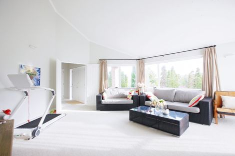 Photo of property in 2 Taroka Close, Pinehill, Auckland, 0632