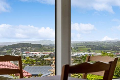 Photo of property in 12 Dunolly Place, Pukekohe, 2120