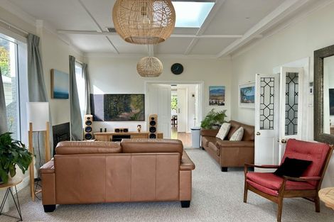 Photo of property in 13 Marine Parade, Eastbourne, Lower Hutt, 5013