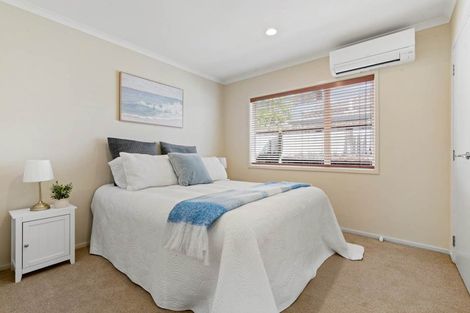 Photo of property in 3 Borthwick Close, Flat Bush, Auckland, 2016