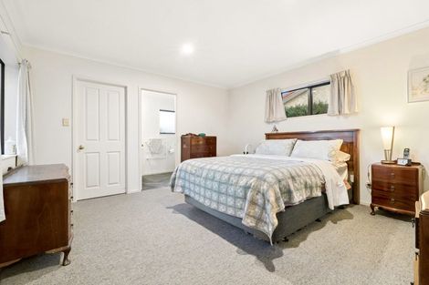 Photo of property in 24 Cloverlea Place, Pukekohe, 2120