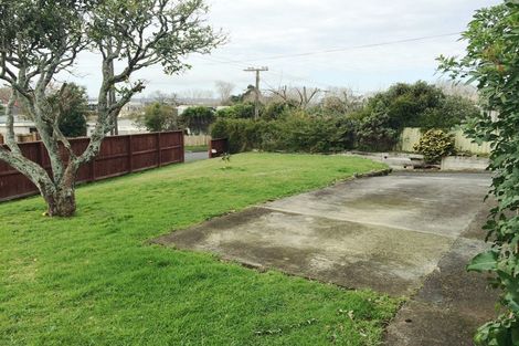 Photo of property in 2 Nield Road, Manurewa, Auckland, 2102