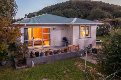 Photo of property in 4 Brazier Grove, Paraparaumu, 5032