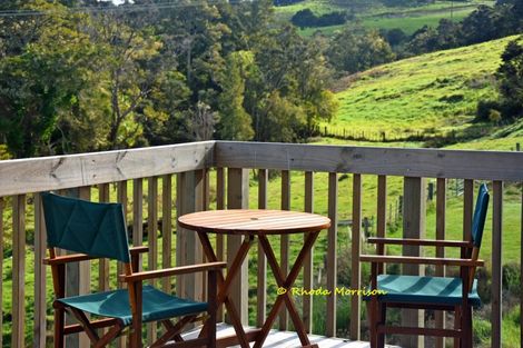 Photo of property in 12 Arahanga Road, Paparoa, 0571