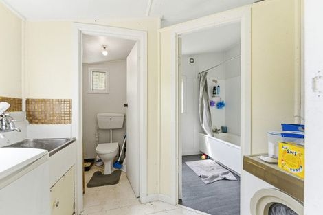 Photo of property in 16 Egmont Street, Castlecliff, Whanganui, 4501