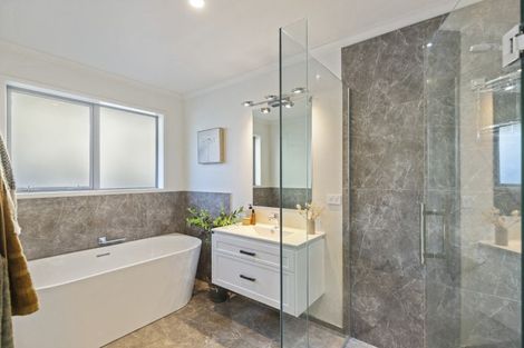 Photo of property in 1 Howe Place, Upper Vogeltown, New Plymouth, 4310