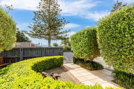 Photo of property in 75 Marine Parade, Eastbourne, Lower Hutt, 5013