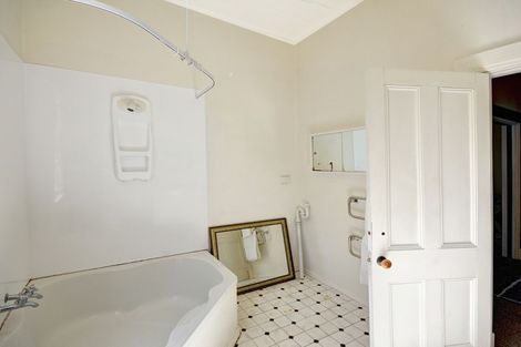 Photo of property in 235 Ravensbourne Road, Ravensbourne, Dunedin, 9022