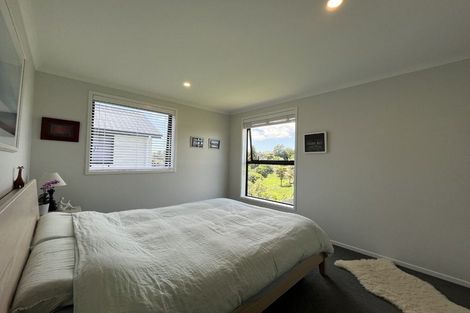 Photo of property in 10 Discovery Place, Marfell, New Plymouth, 4310