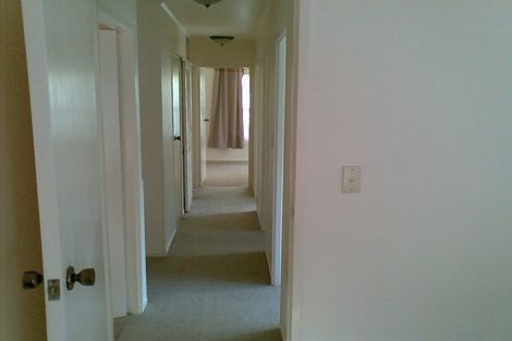 Photo of property in 19 Hiwihau Place, Glenfield, Auckland, 0629