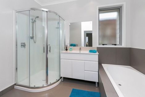 Photo of property in 27 Ballintoy Park Drive, Welcome Bay, Tauranga, 3175