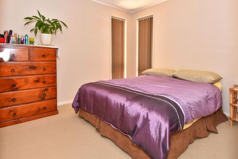 Photo of property in 16 Eloise Place, Clendon Park, Auckland, 2103