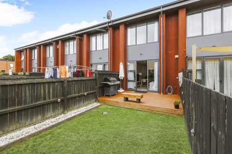 Photo of property in 12 Dignity Street, Papakura, 2110