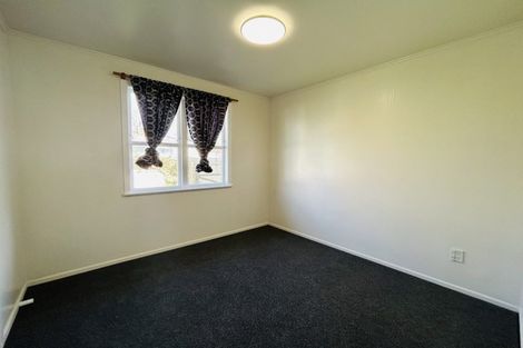 Photo of property in 27 Normandy Place, Henderson, Auckland, 0610