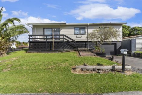 Photo of property in 2/11 Bluewater Place, Wattle Downs, Auckland, 2103