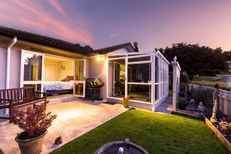 Photo of property in 48 King Charles Drive, Kingsley Heights, Upper Hutt, 5018