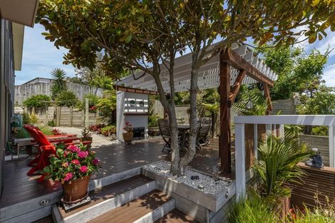 Photo of property in 12 Charlotte Way, Raumati South, Paraparaumu, 5032