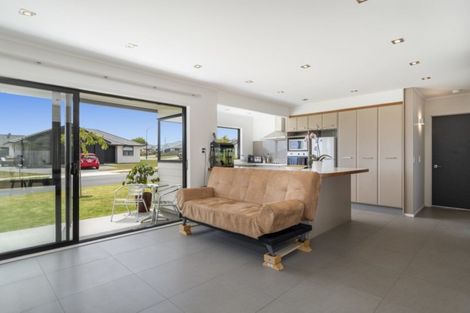 Photo of property in 28 Charlotte Drive, Omokoroa, 3114