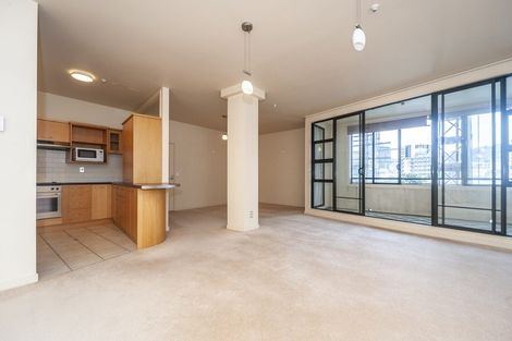 Photo of property in Endeavour Apartments, 8/125 Thorndon Quay, Pipitea, Wellington, 6011