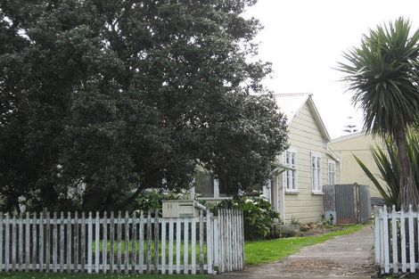 Photo of property in 11 Tongariro Street, Castlecliff, Whanganui, 4501