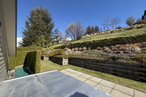 Photo of property in 12 Chartres Lane, Arrowtown, 9302
