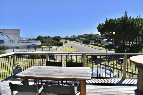 Photo of property in 60 Sarah Street, Waikawa Beach, Levin, 5573