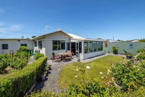 Photo of property in 12 Farrier Grove, Featherston, 5710