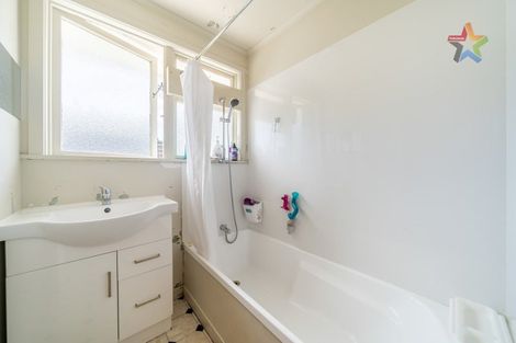 Photo of property in 14 Young Grove, Stokes Valley, Lower Hutt, 5019