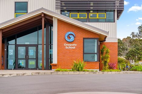 Photo of property in 5/1 Hillcrest Avenue, Hillcrest, Auckland, 0627