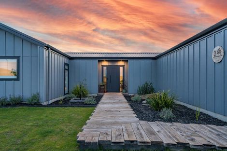 Photo of property in 2 Seven Oaks Drive, Kinloch, Taupo, 3377