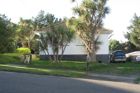Photo of property in 7 Worcester Place, Cannons Creek, Porirua, 5024
