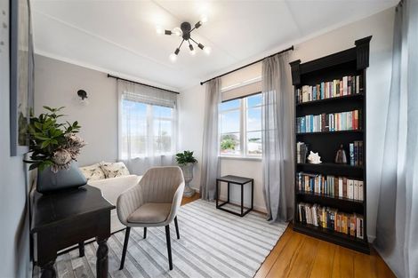 Photo of property in 19 Blacklock Avenue, Henderson, Auckland, 0612