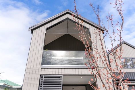 Photo of property in 9a Kowhai Street, Tawa, Wellington, 5028