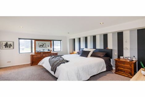 Photo of property in 5 D'urville Place, Kelvin Grove, Palmerston North, 4414