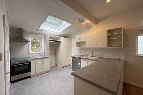 Photo of property in 20 Northland Road, Northland, Wellington, 6012