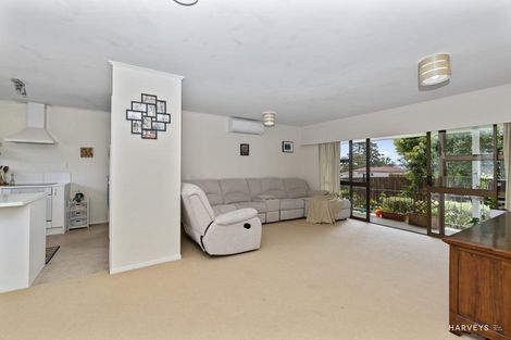Photo of property in 5/248 Great North Road, Henderson, Auckland, 0612