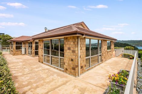 Photo of property in 9 Hollyford Place, Aotea, Porirua, 5024