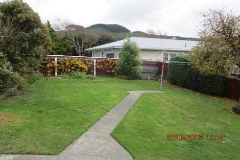 Photo of property in 16 Saint Edmund Crescent, Tawa, Wellington, 5028