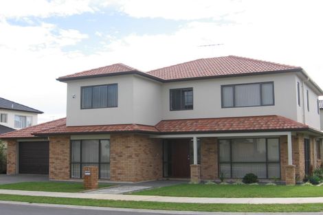 Photo of property in 16 Bridgefield Crescent, Flat Bush, Auckland, 2016