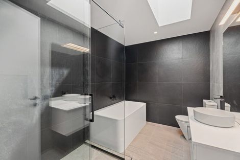 Photo of property in 21 Fenton Avenue, Wanaka, 9305