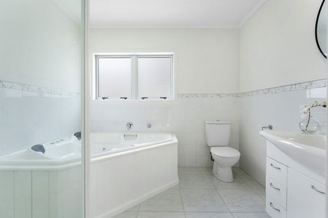 Photo of property in 3 Micawber Place, Mellons Bay, Auckland, 2014