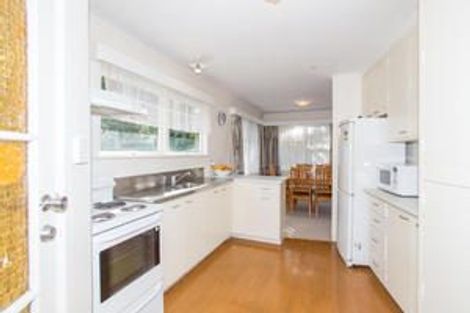 Photo of property in 9 Heather Place, Sunnynook, Auckland, 0620