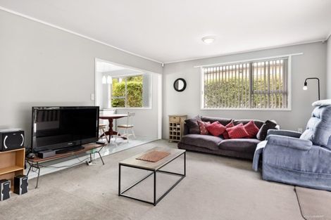 Photo of property in 2 Miro Street, New Lynn, Auckland, 0600