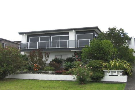 Photo of property in 2/11 Marama Street, Castor Bay, Auckland, 0620