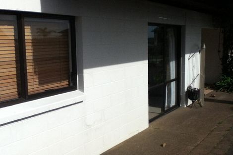 Photo of property in 11 Nimrod Place, Half Moon Bay, Auckland, 2012