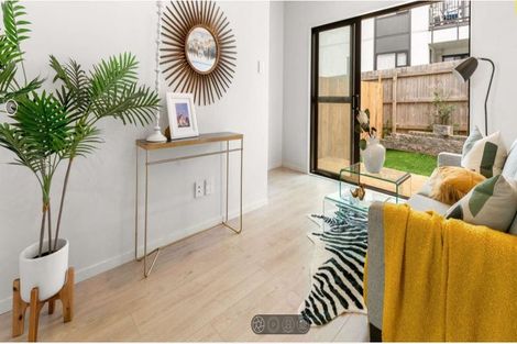 Photo of property in 8/3226 Great North Road, New Lynn, Auckland, 0600