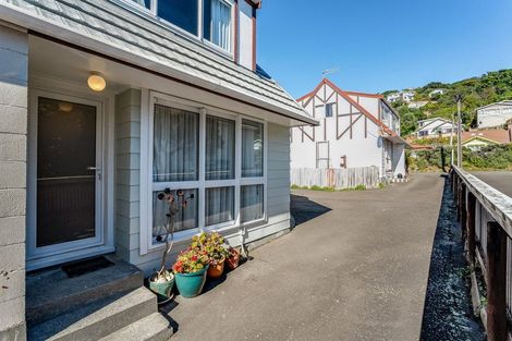 Photo of property in 3/133 Queens Drive, Lyall Bay, Wellington, 6022