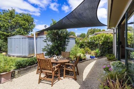 Photo of property in 30 Walton Street, Red Beach, 0932