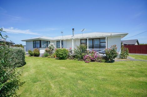 Photo of property in 42 Aloway Street, Wallacetown, 9816