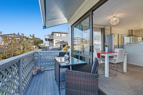 Photo of property in 57a Wade River Road, Stanmore Bay, Whangaparaoa, 0932